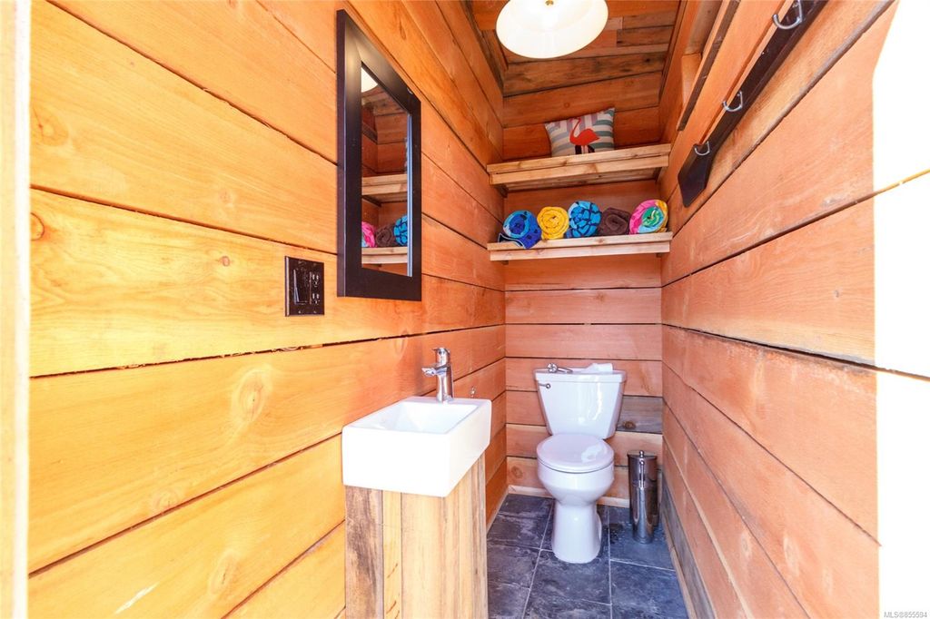 listing image 16041769367178726844