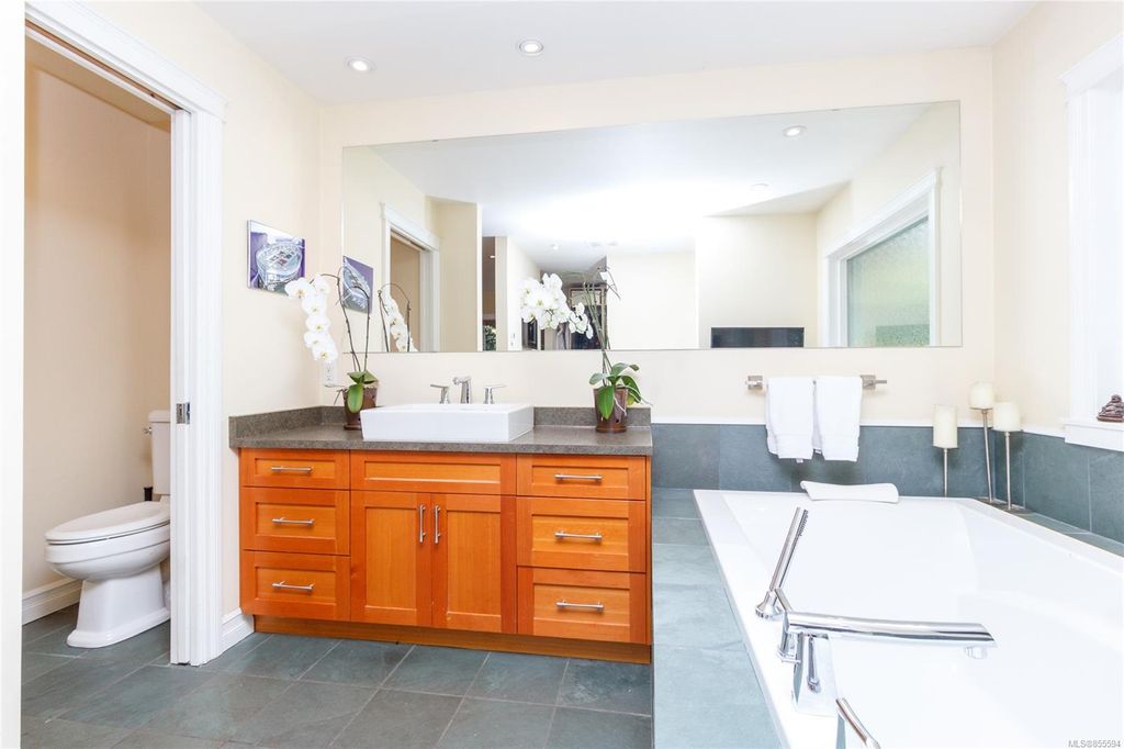 listing image 16043827192517713386