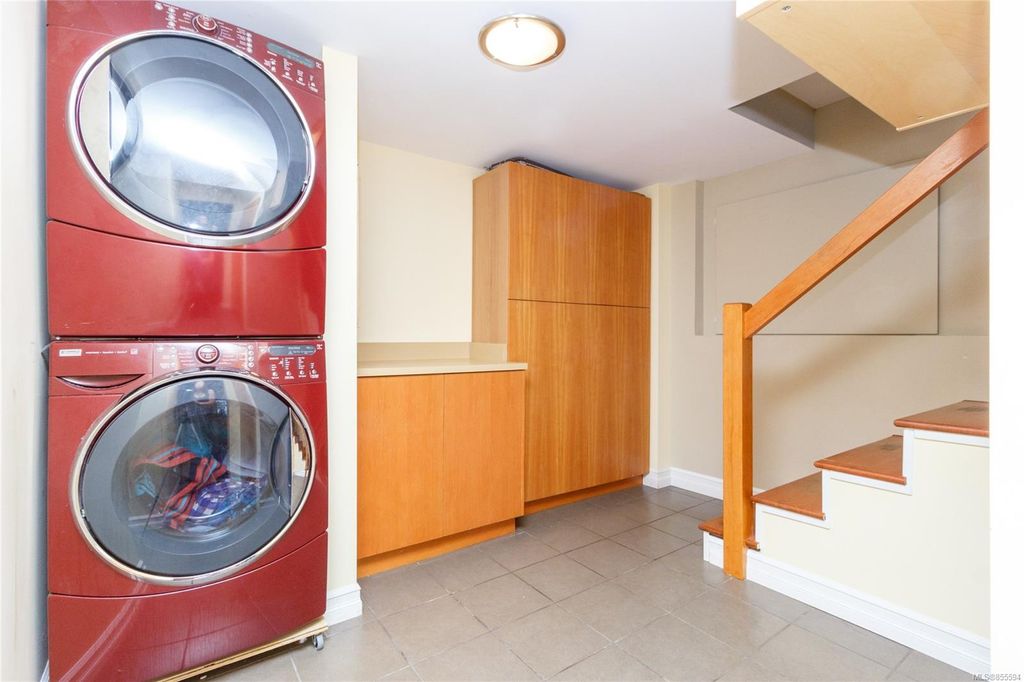 listing image 16048598752801428082