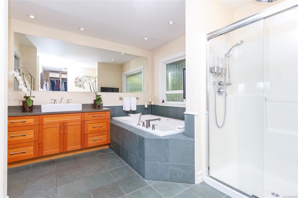 listing image 16044090852899581021