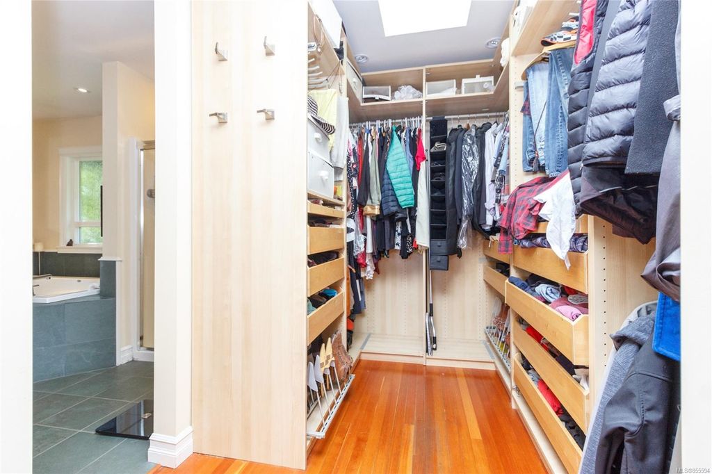 listing image 16048082444111705115