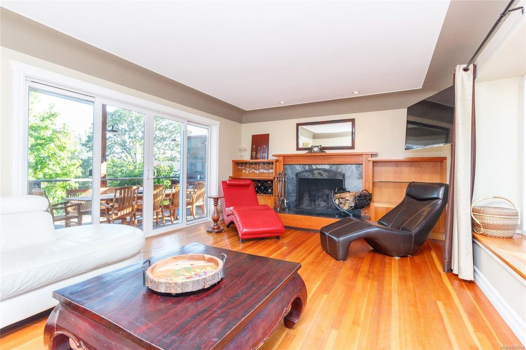 listing image 16046888695789836872