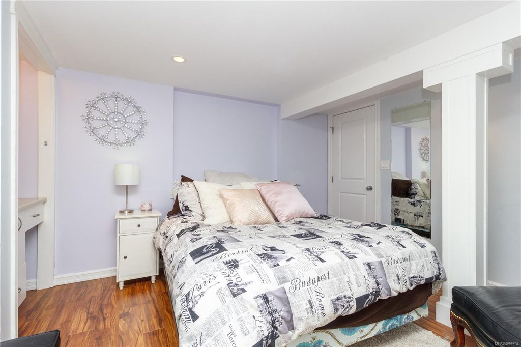 listing image 16048423885803258881