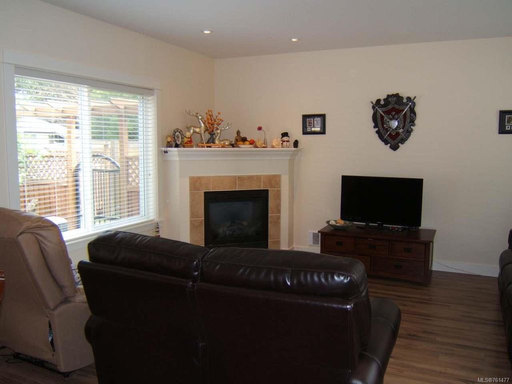 listing image 16047764806320121203