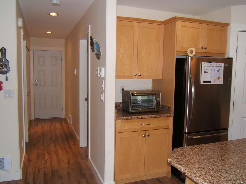 listing image 16049507706945422714