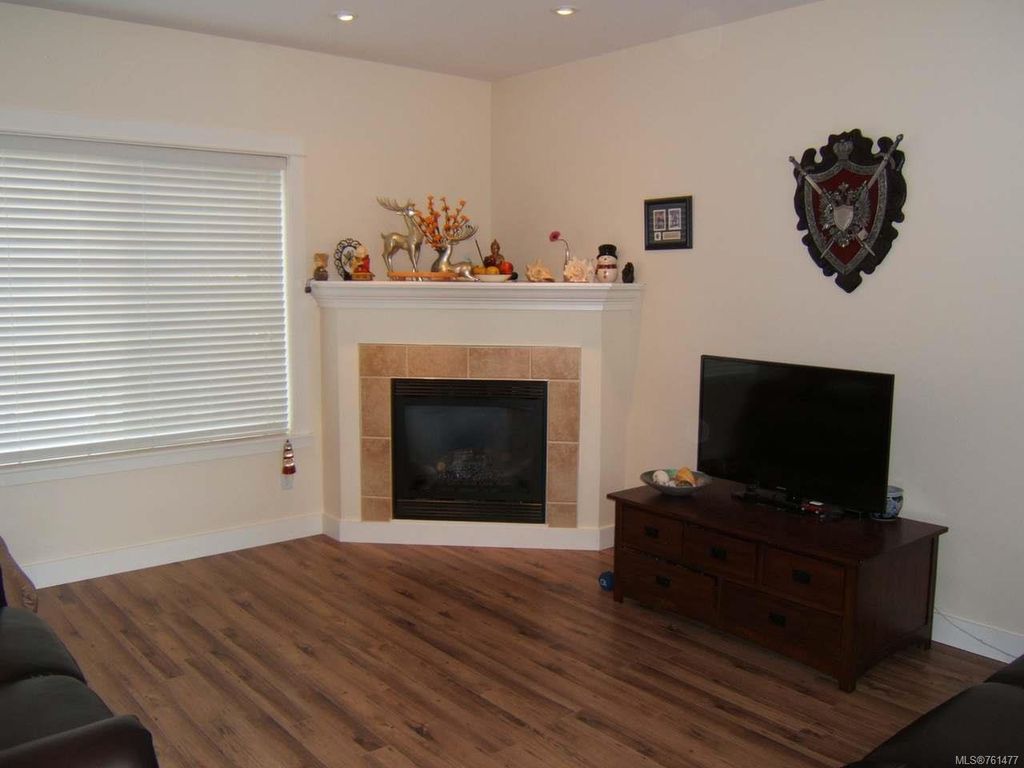 listing image 16042639046866432025