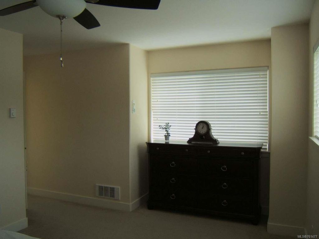 listing image 16040978120876680432