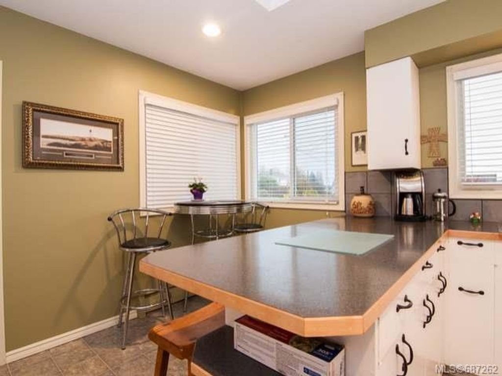 listing image 16042607614688497024
