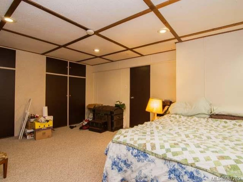 listing image 16041699936740434699