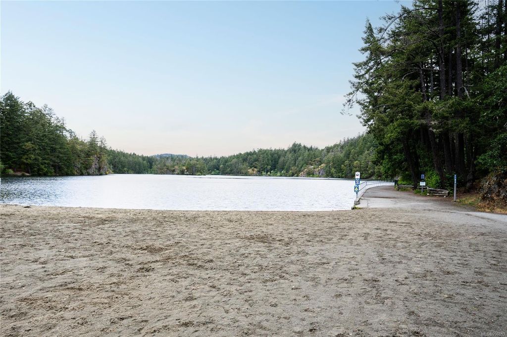 listing image 16046542047062235726