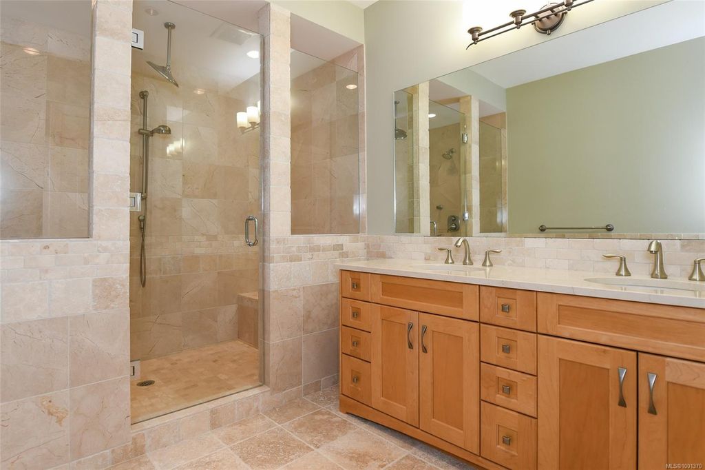 listing image 16043930542736785632