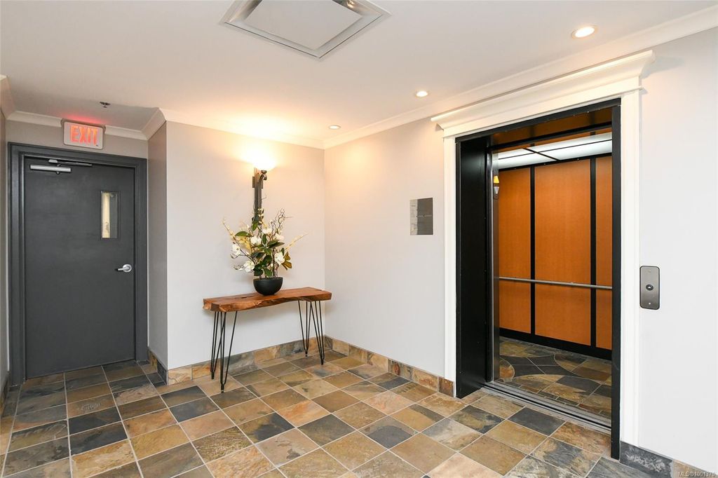 listing image 16048948588092038680