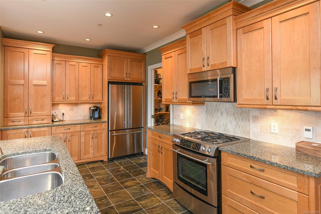 listing image 16040114887704453704