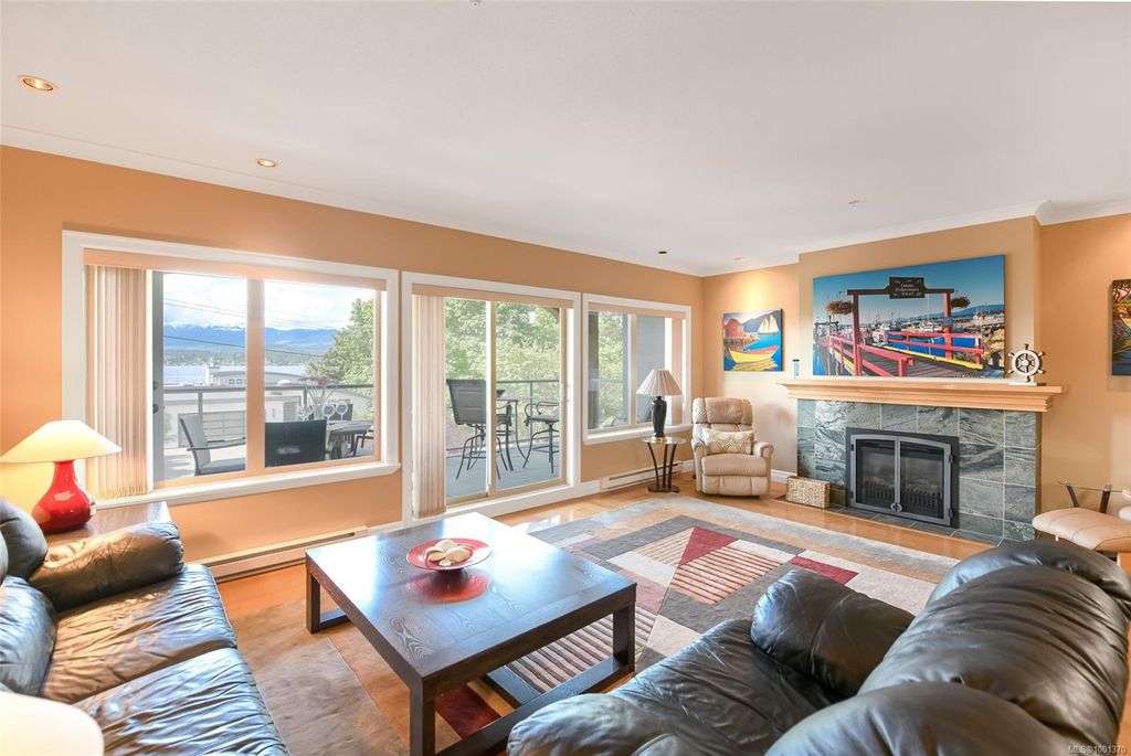 listing image 16042296899760392318