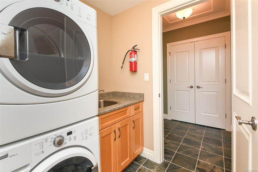 listing image 16040619700224745626