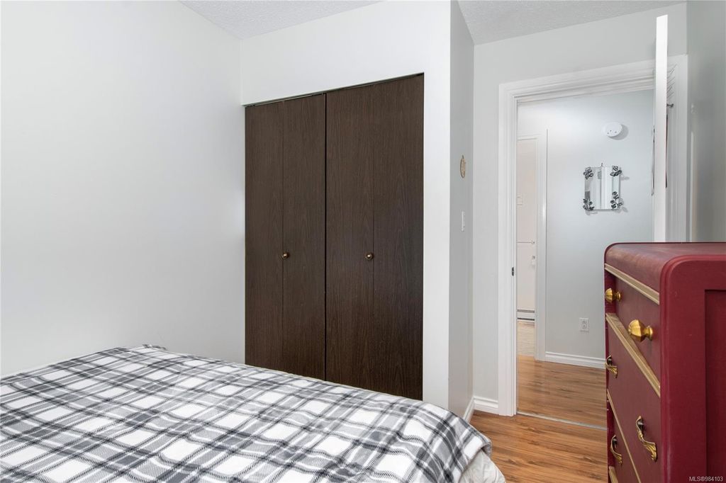 listing image 16044096543470325595