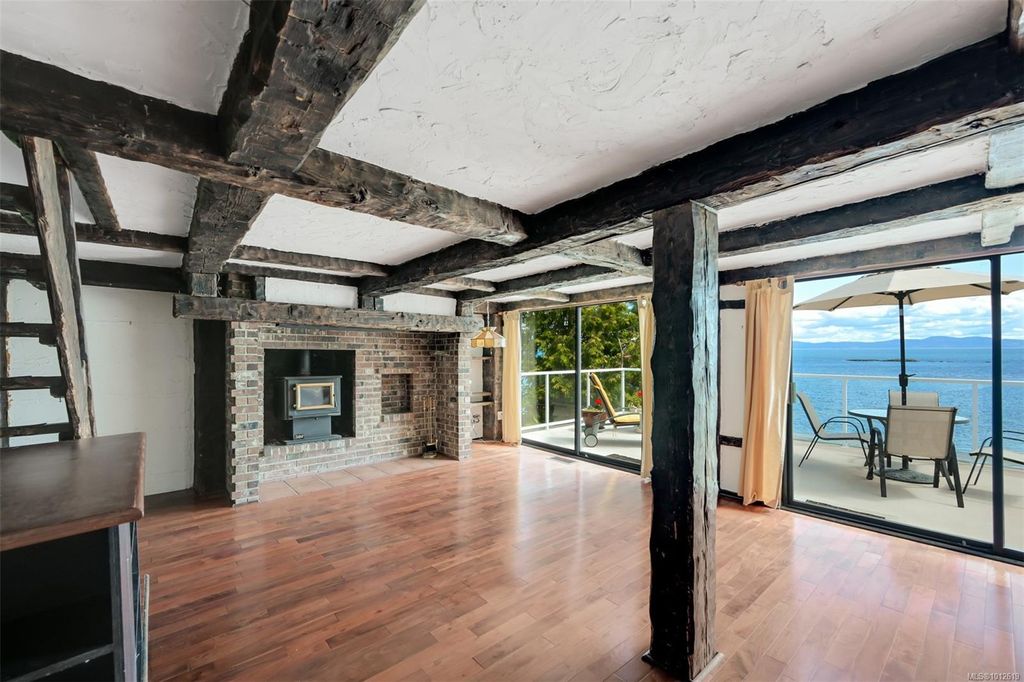 listing image 16049146301590237679