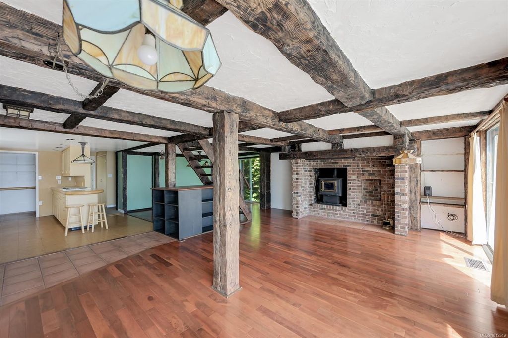 listing image 16048818731983471306