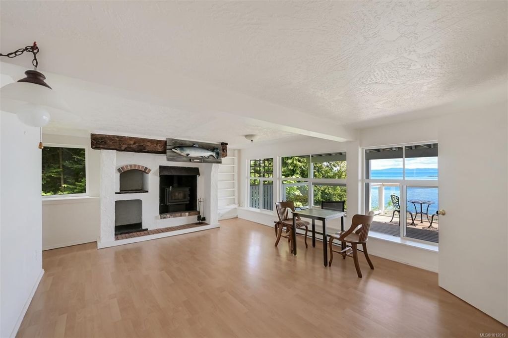 listing image 16048624910870818397