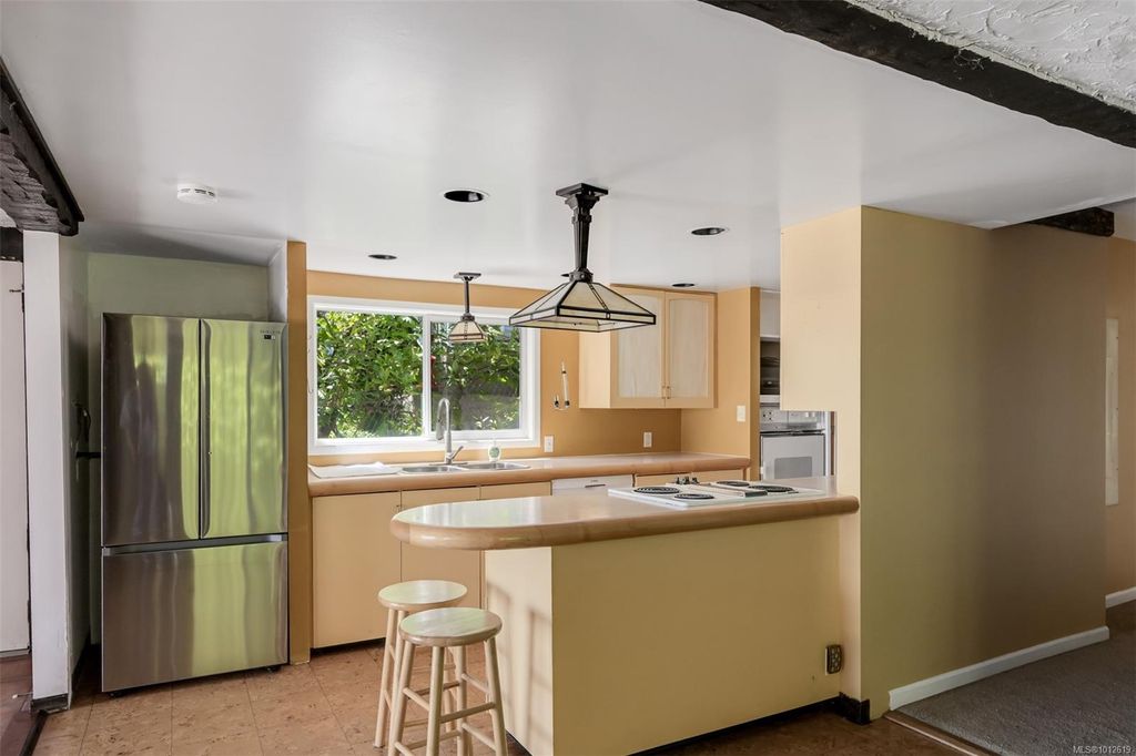 listing image 16046279822992547874