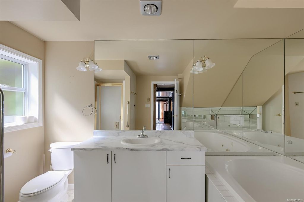 listing image 16043823734158812221