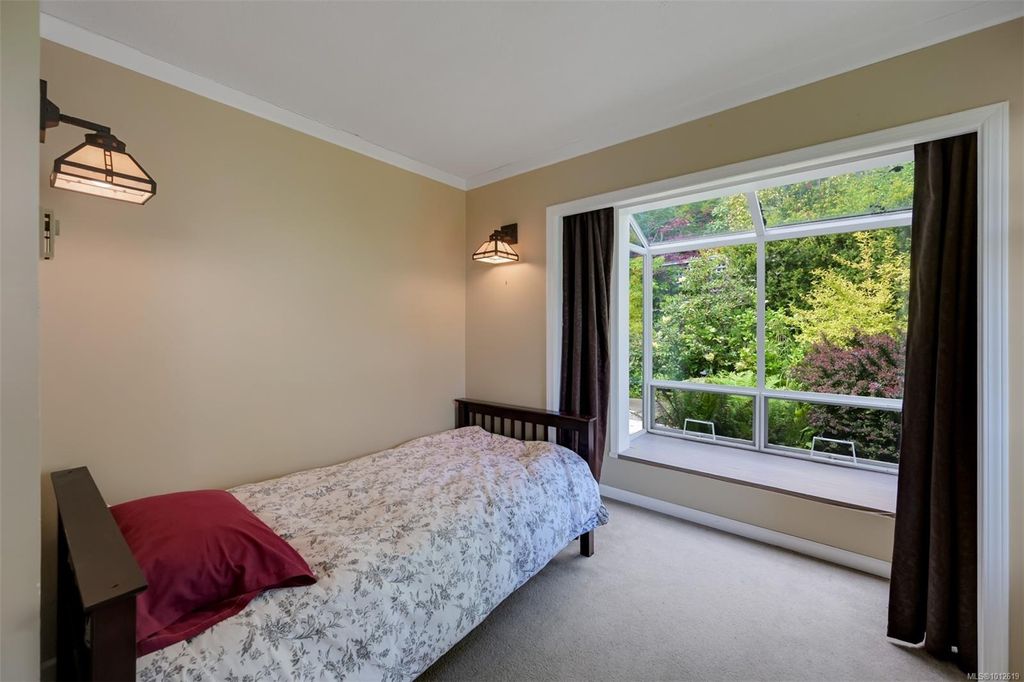 listing image 16048356618183813957