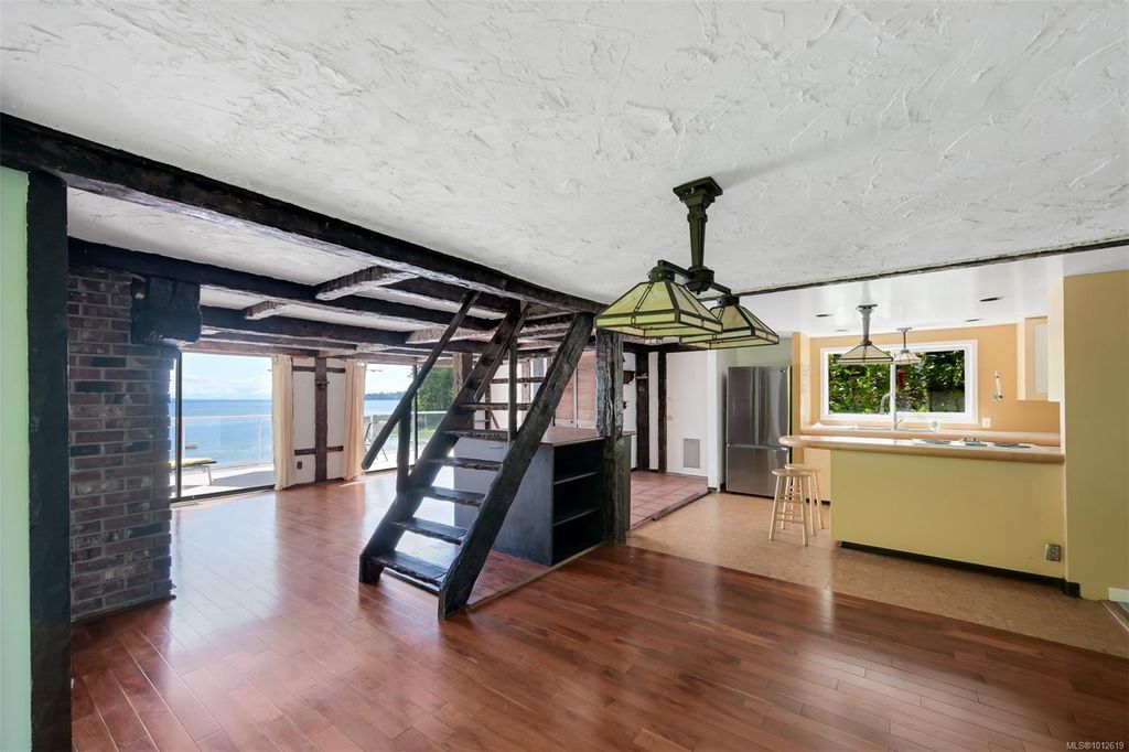 listing image 16044579130404133952