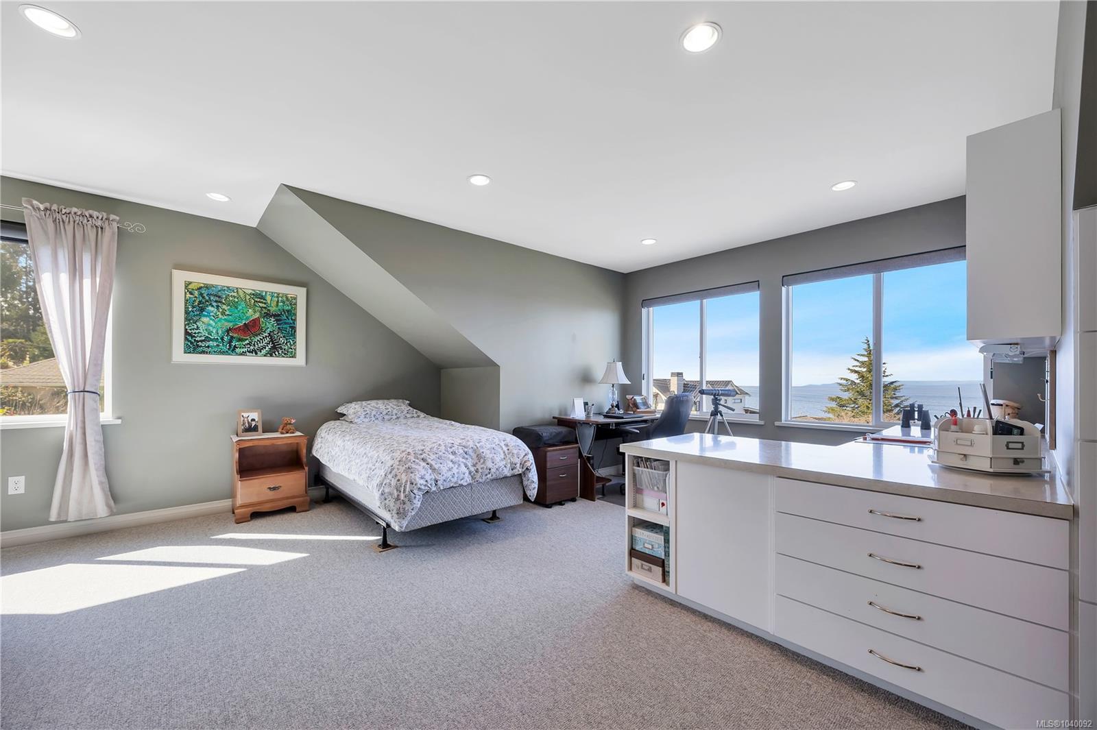 315 Crescent Rd W