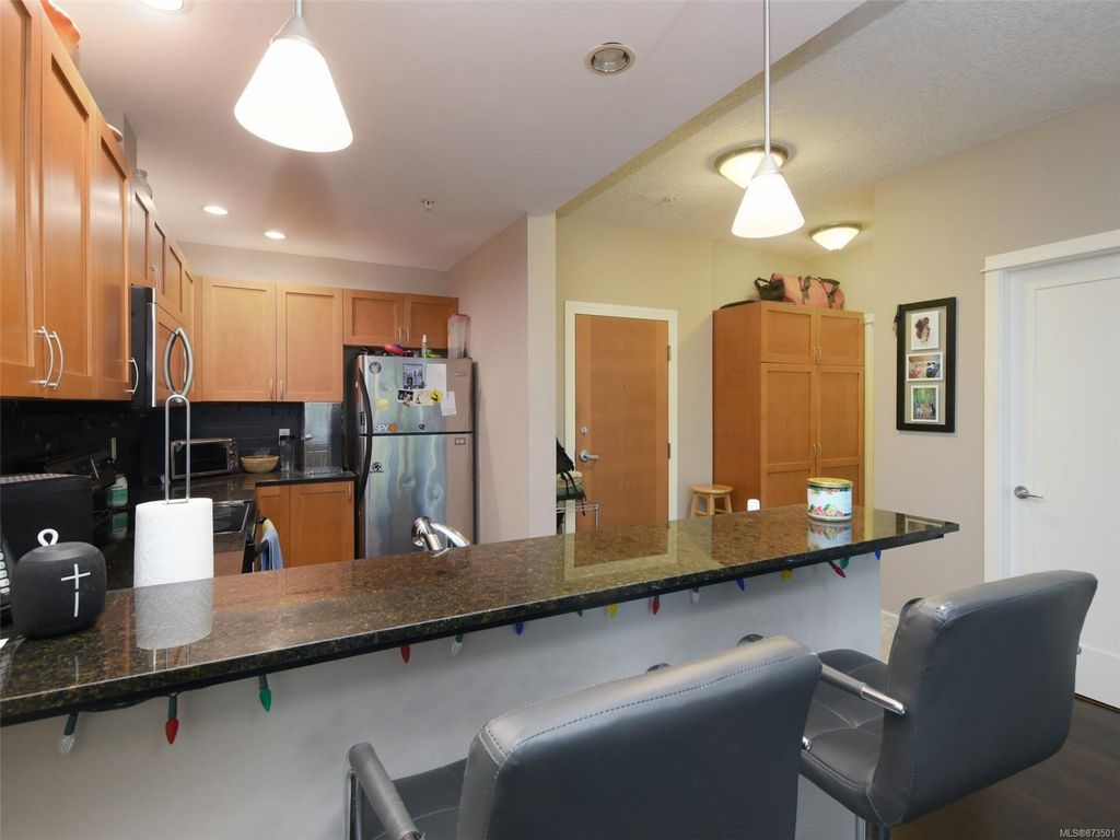 listing image 16046935031939290175