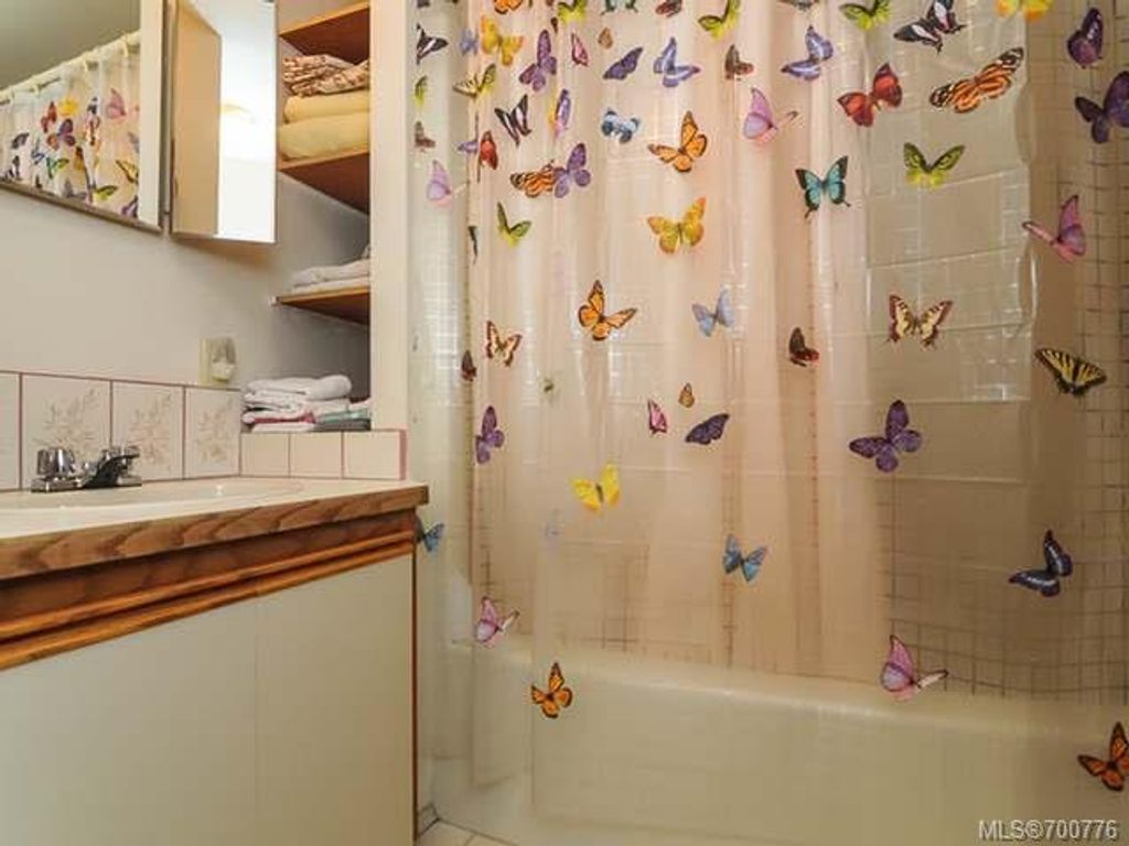 listing image 16044083180286693160