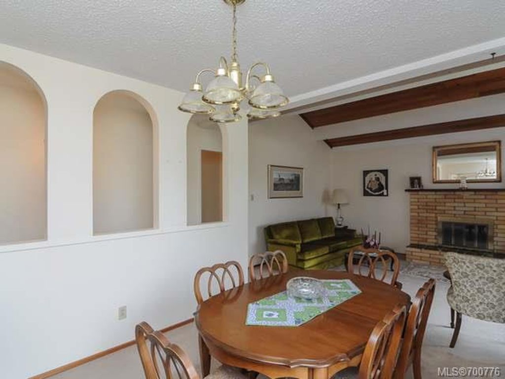 listing image 16048975431970775191