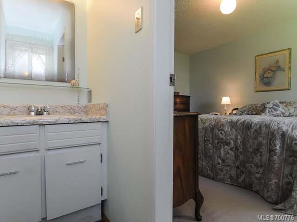 listing image 16044084534818236108