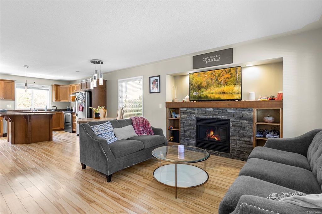 listing image 16049629007413873027