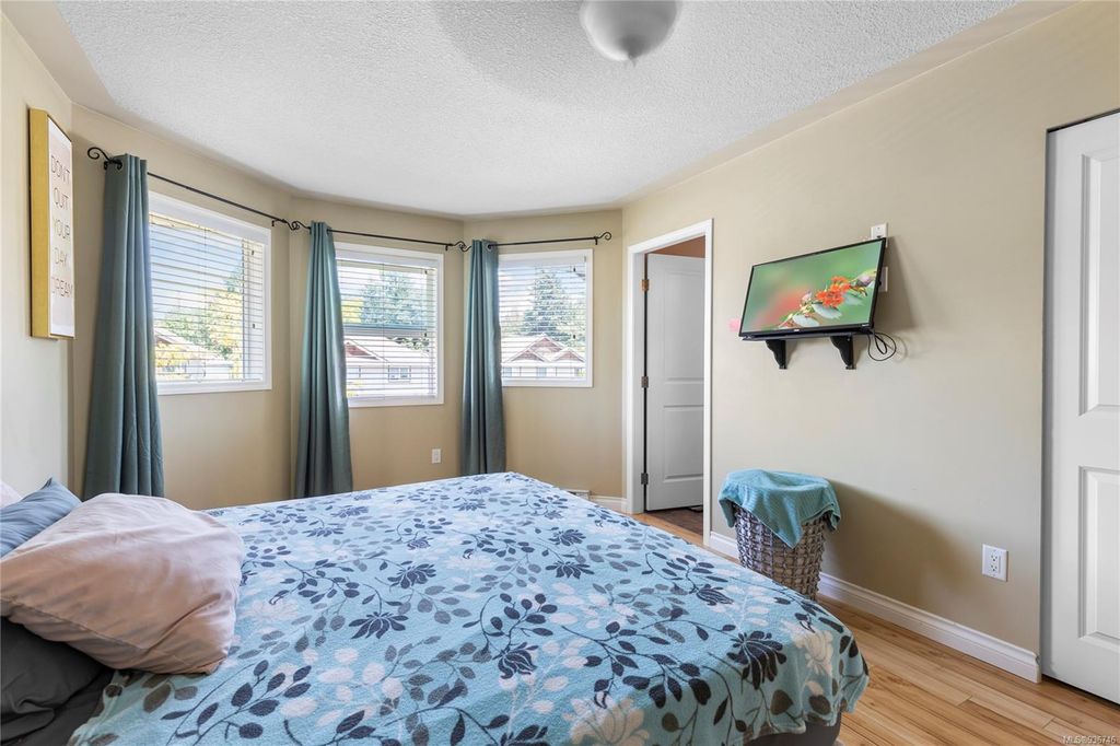 listing image 16042693687627065924