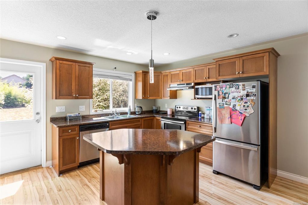 listing image 16048353596327665841