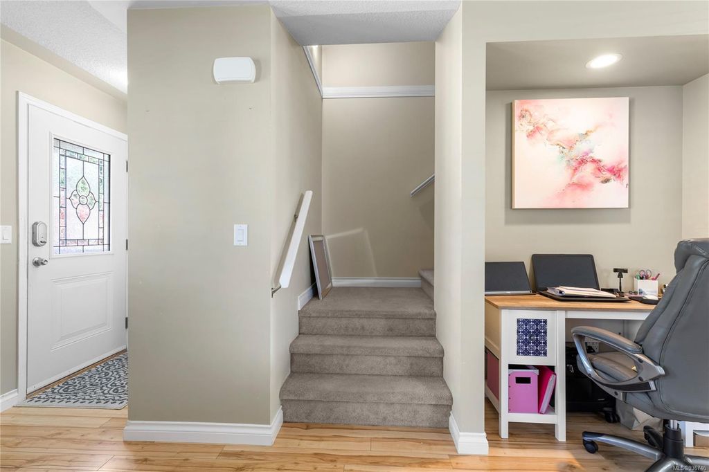 listing image 16046543710991817266