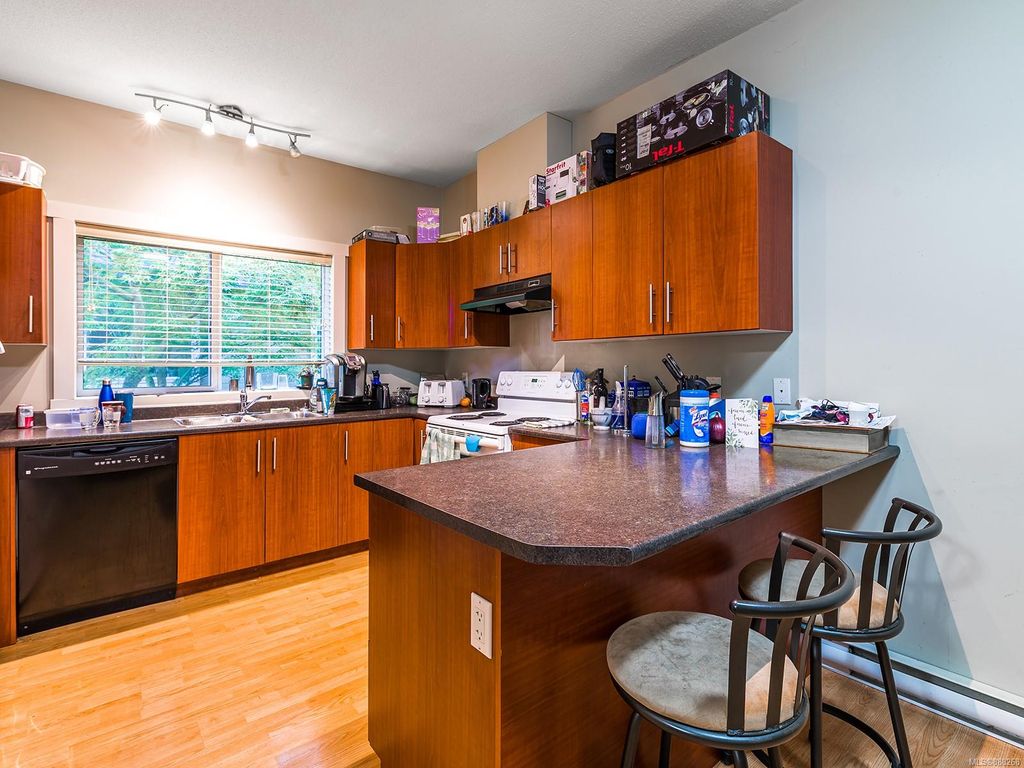 listing image 16044819740246574091