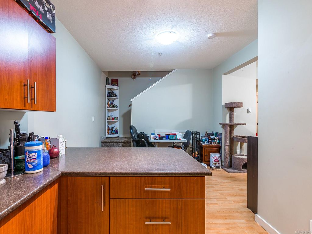 listing image 16042837583289084963