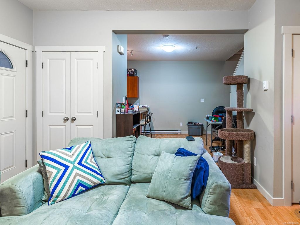 listing image 16042643618370954012