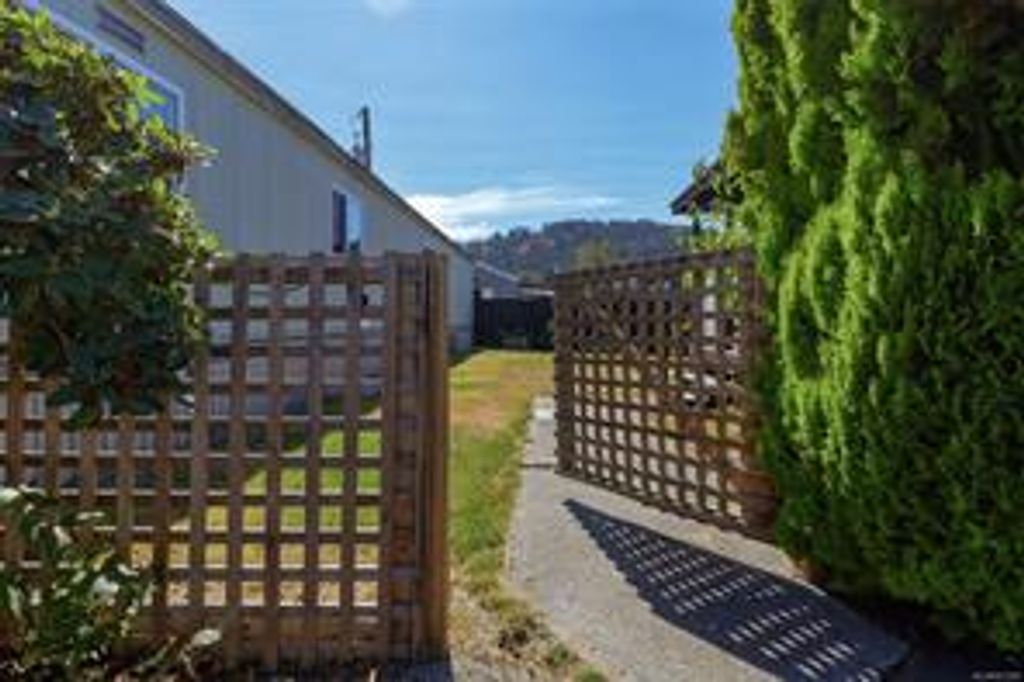 listing image 16040791515697070207