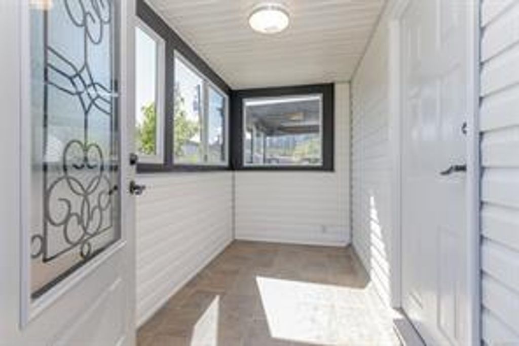 listing image 16045343973090252955