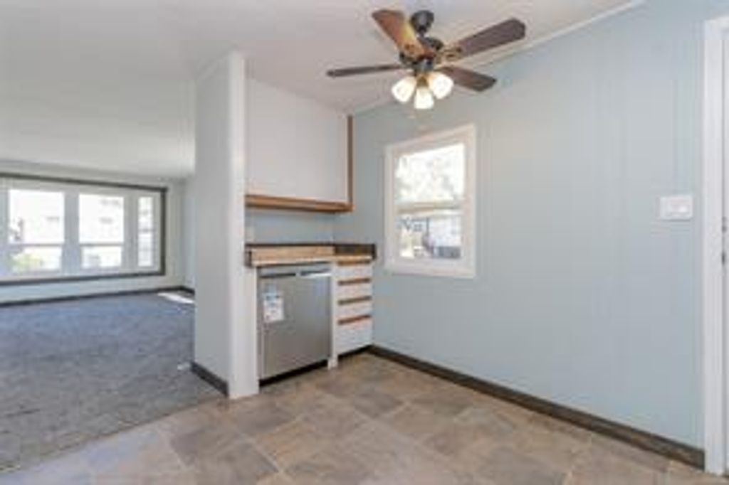 listing image 16048366127544843467