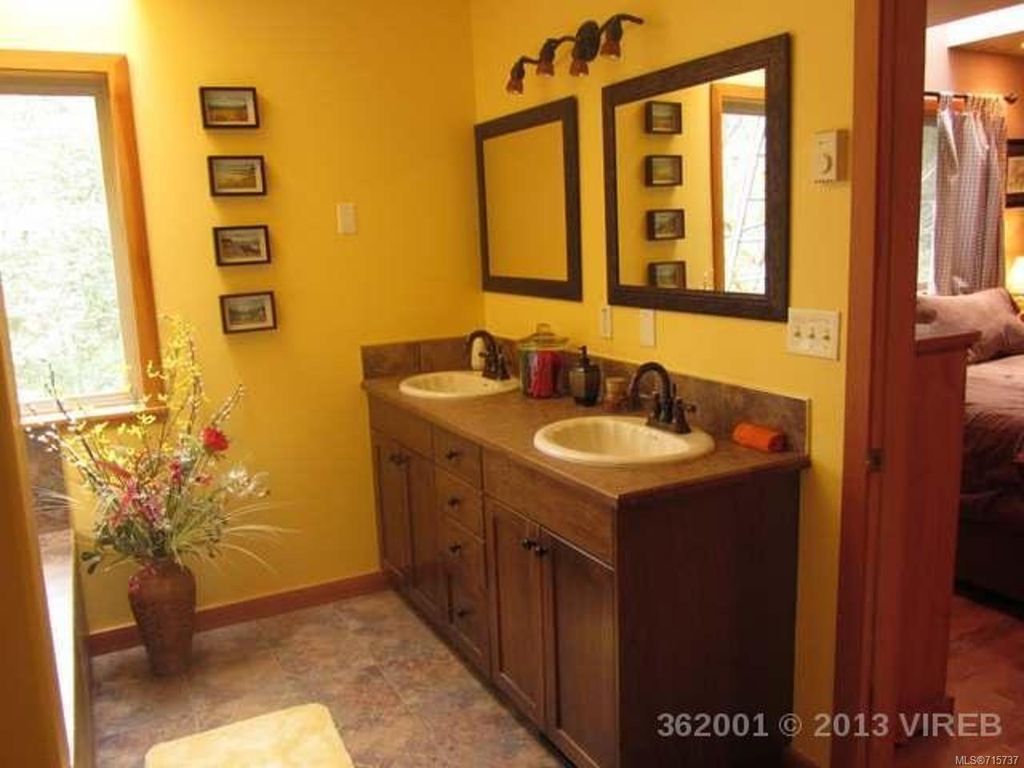 listing image 16049809735841048318