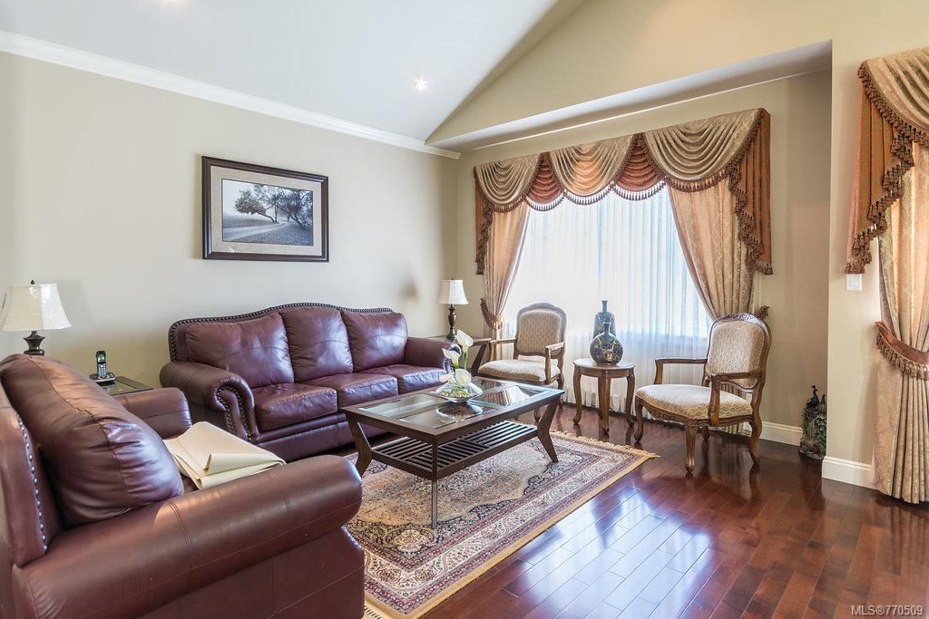listing image 16048263254660885285