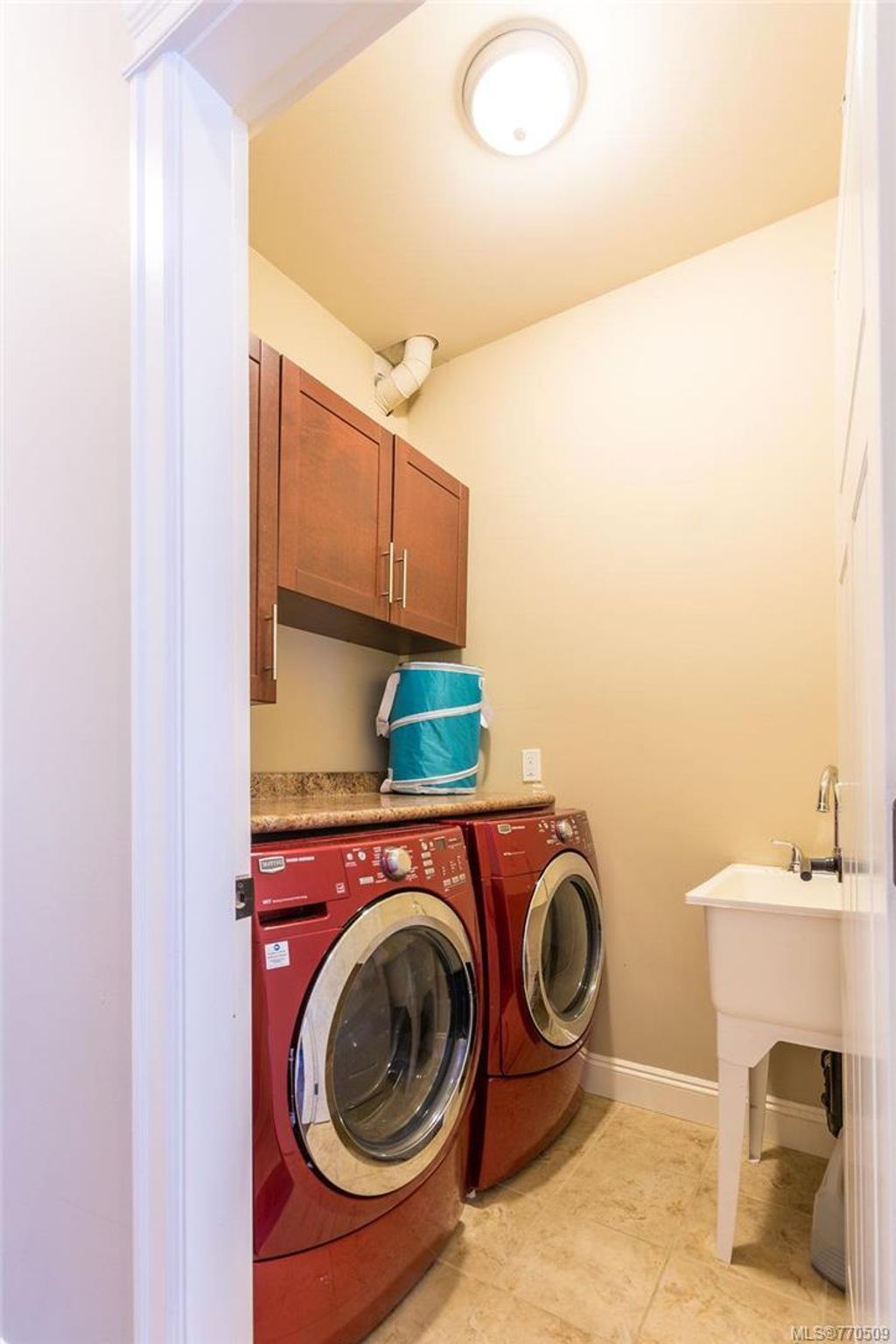 listing image 16048559913981388655