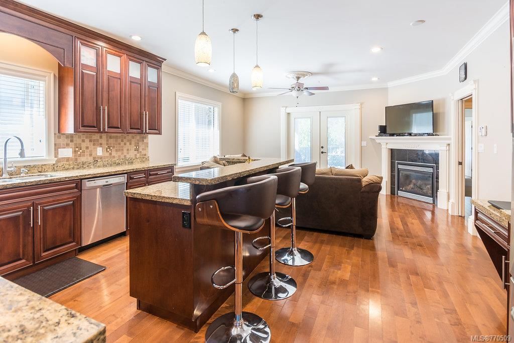 listing image 16042991997405954076