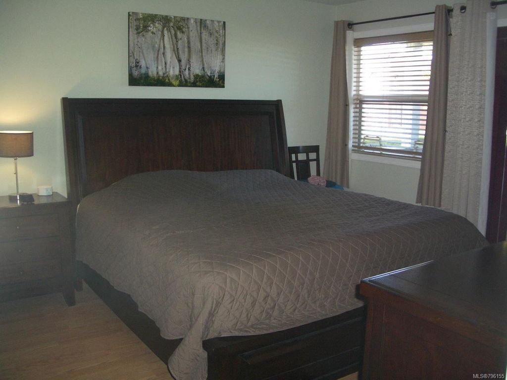 listing image 16044083643918423364