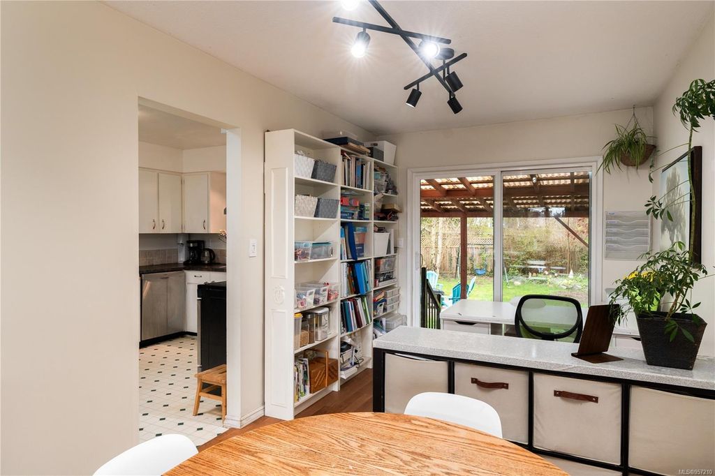 listing image 16040837977389077503