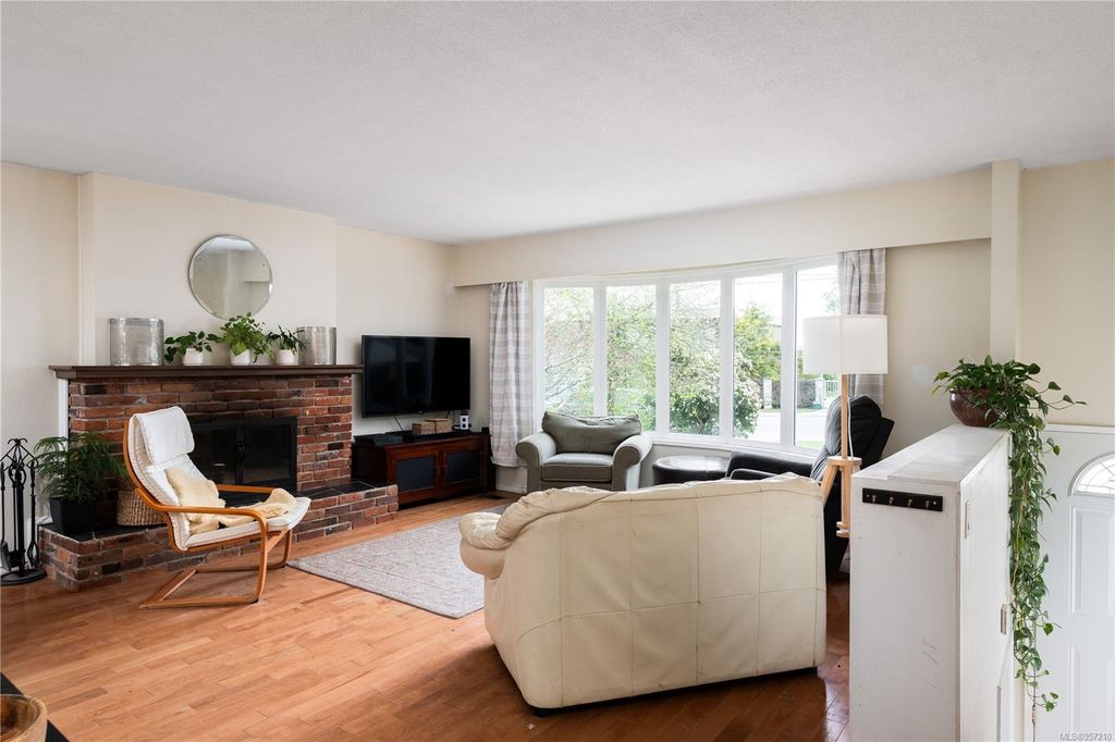 listing image 16048988508498852182