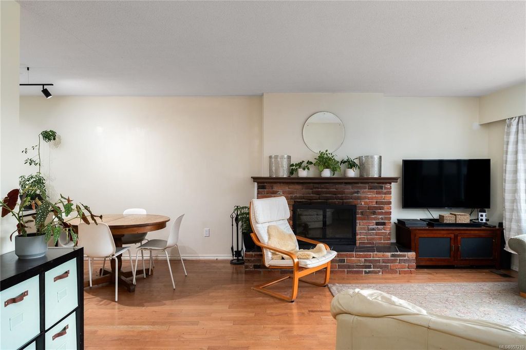 listing image 16048299003113264949